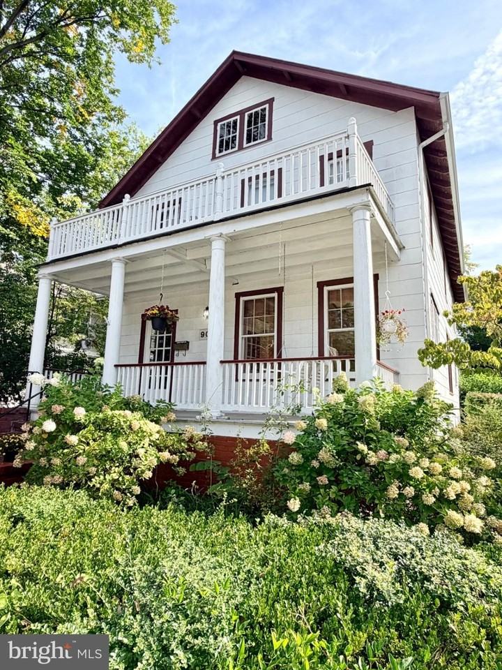 909 N Ivy St - Photo 2 of 29