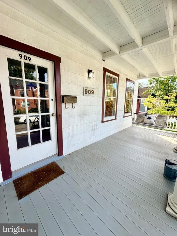 909 N Ivy St - Photo 4 of 29