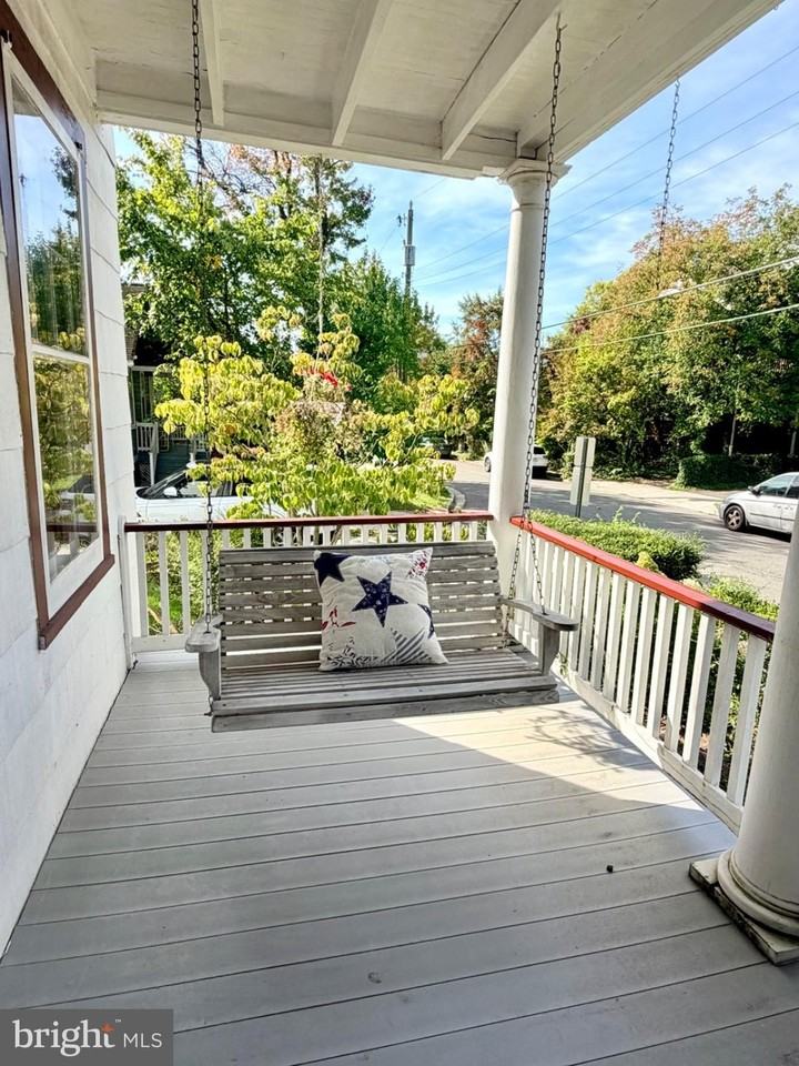 909 N Ivy St - Photo 5 of 29