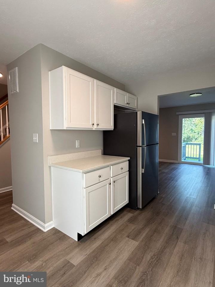 104 Freeton Ct - Photo 3 of 10