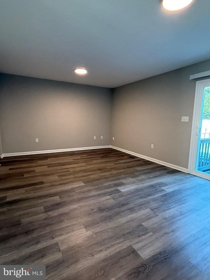 104 Freeton Ct - Photo 4 of 10
