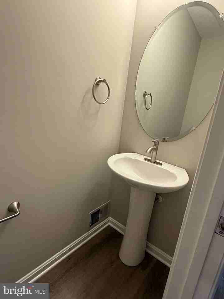 104 Freeton Ct - Photo 6 of 10