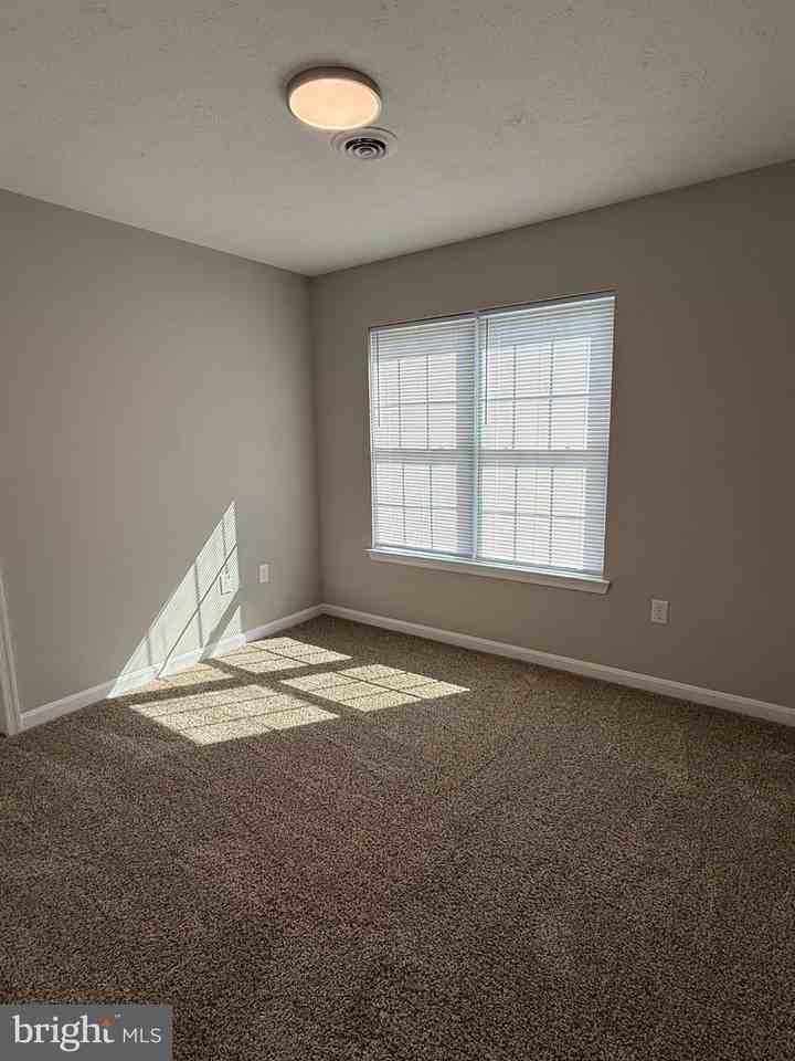 104 Freeton Ct - Photo 7 of 10