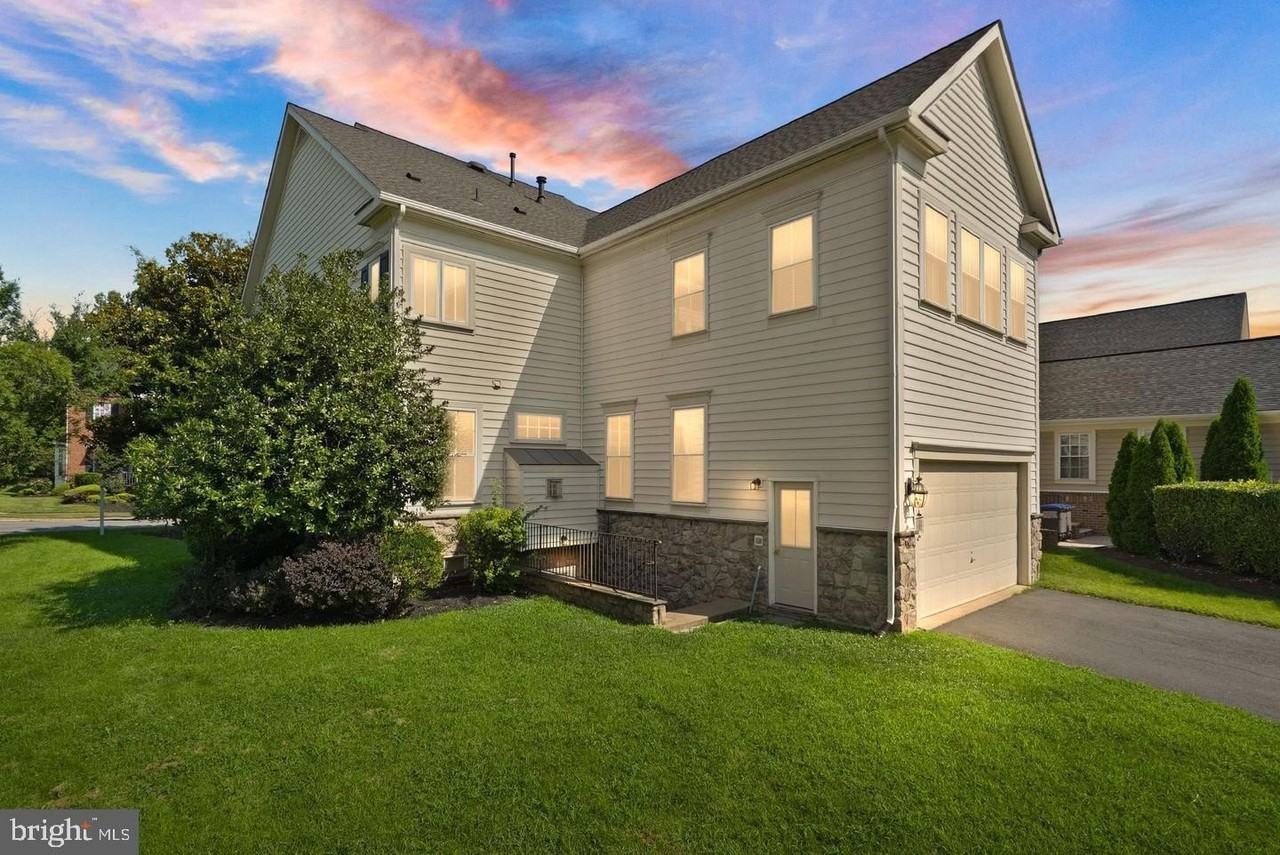 10631 Poagues Battery Dr - Photo 3 of 42