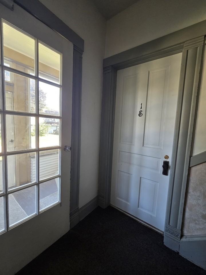 330 W Sycamore St ##1e - Photo 2 of 19