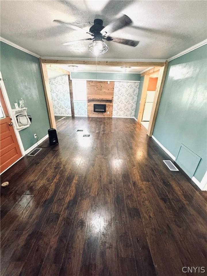 406 Main St - Photo 2 of 13
