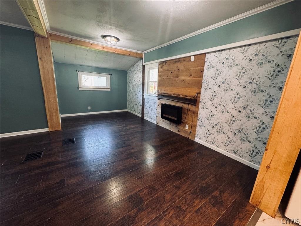 406 Main St - Photo 3 of 13