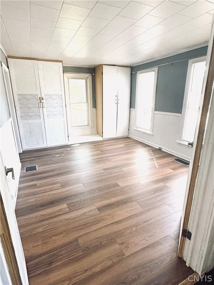 406 Main St - Photo 6 of 13