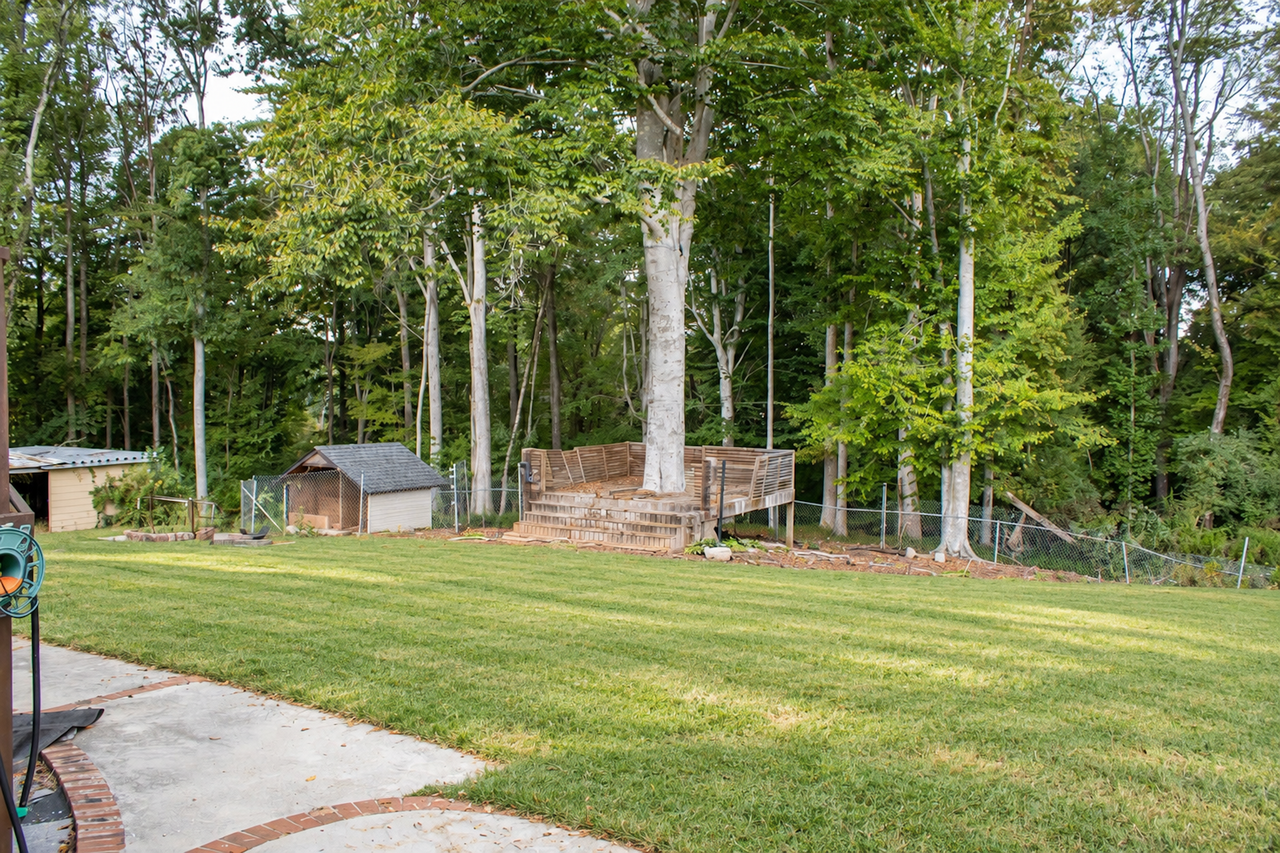 1558 Pine Circle Northwest - Photo 4 of 6