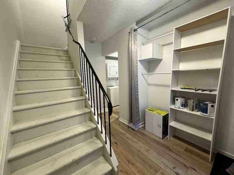 19 Mowat Cres - Photo 3 of 21
