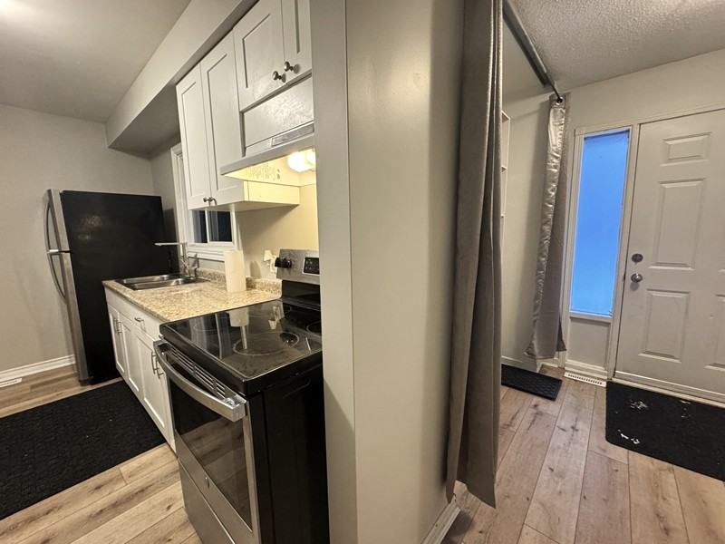 19 Mowat Cres - Photo 4 of 21