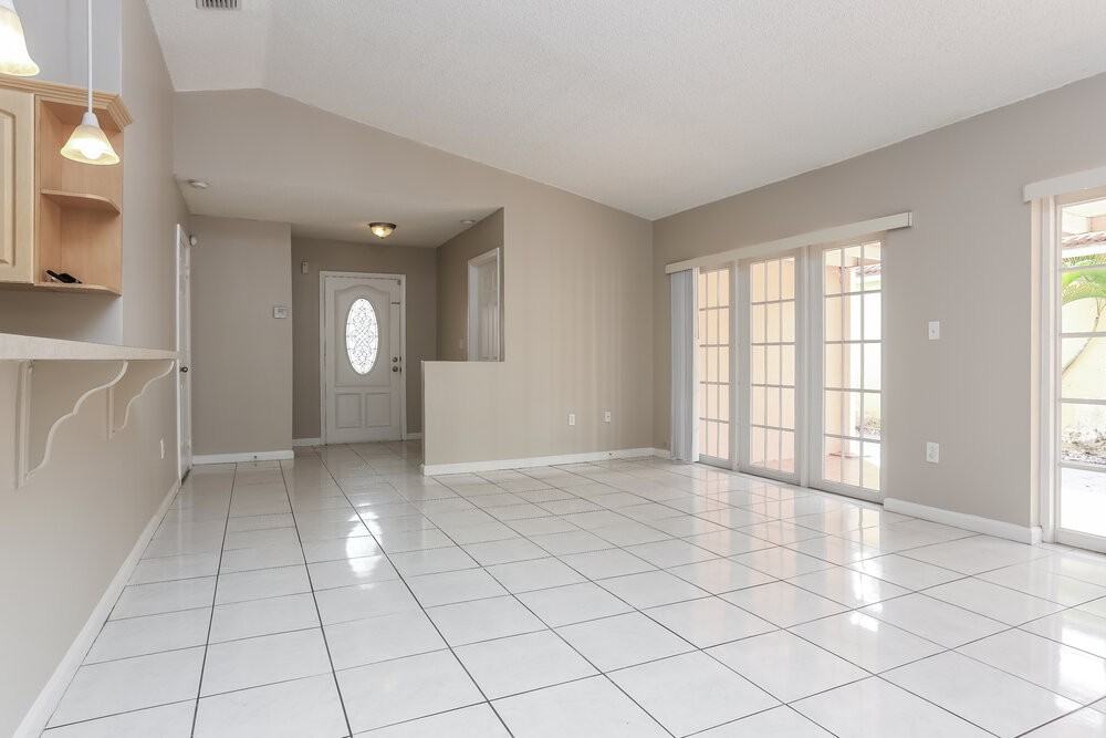 15120 Sw 128th Ave - Photo 4 of 16