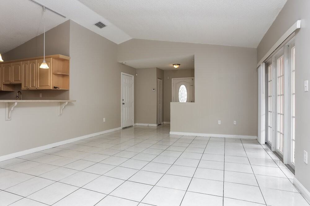 15120 Sw 128th Ave - Photo 5 of 16