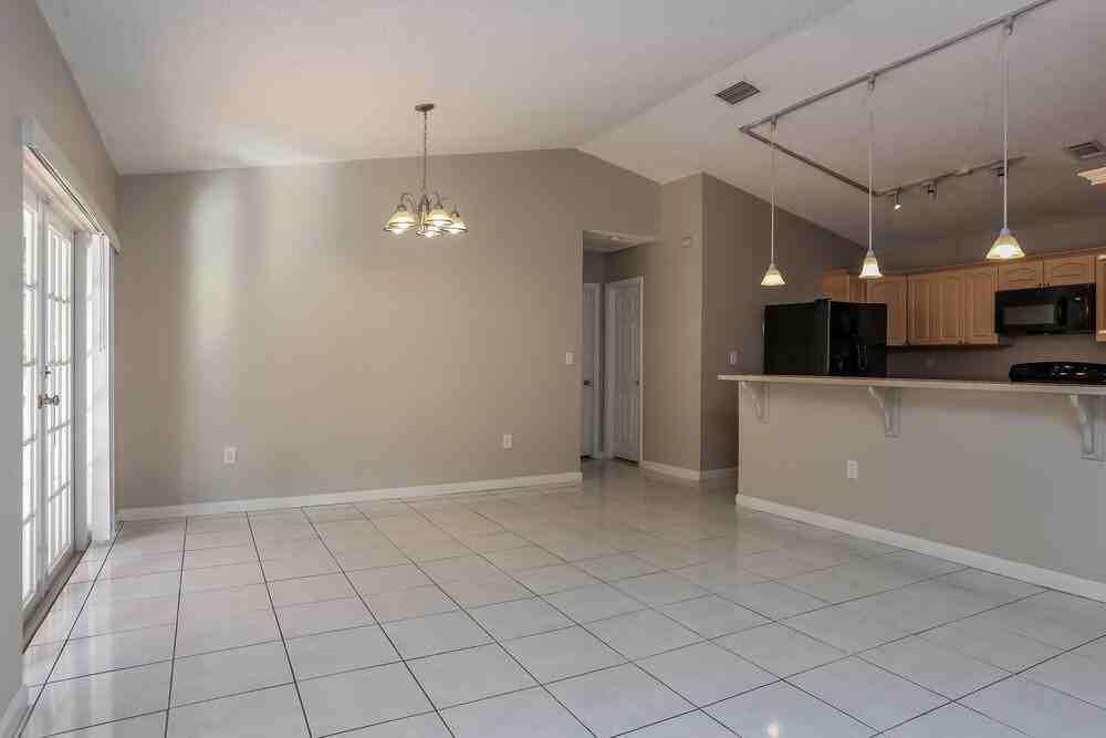 15120 Sw 128th Ave - Photo 6 of 16