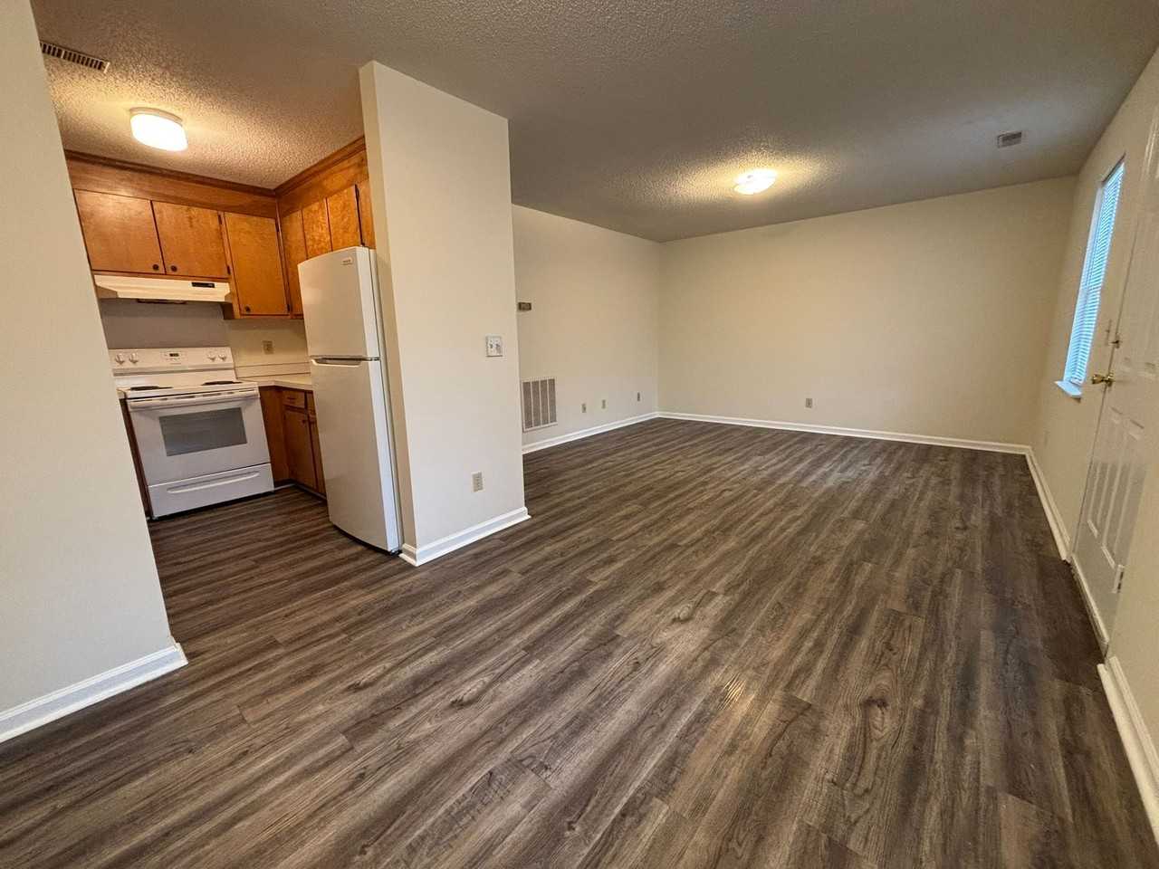 Ivy Court Apartments - Photo 2 of 32