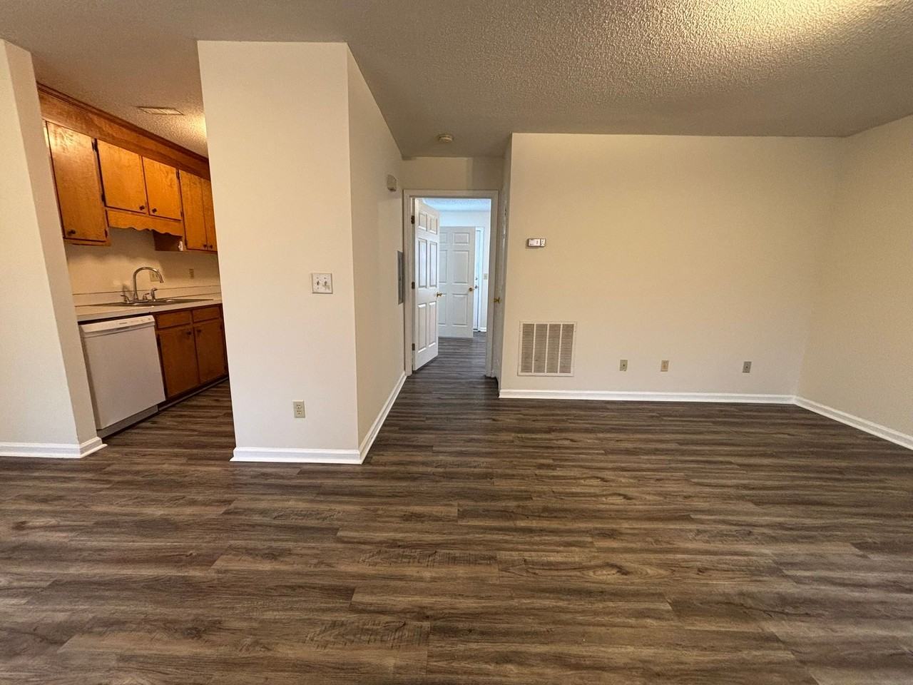 Ivy Court Apartments - Photo 3 of 32