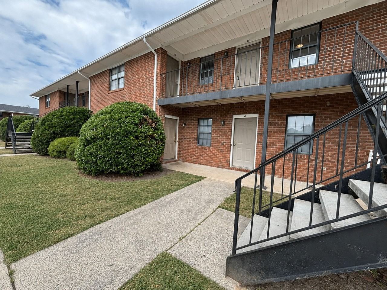 Ivy Court Apartments - Photo 7 of 32