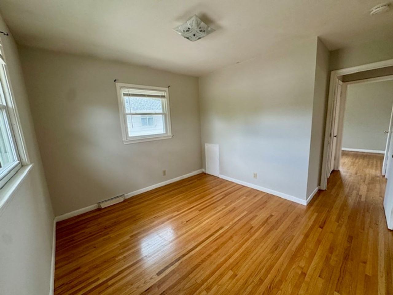 704 Robinwood Ln - Photo 3 of 12