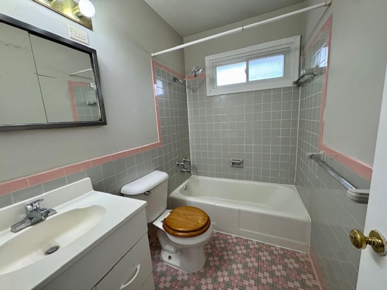 704 Robinwood Ln - Photo 5 of 12