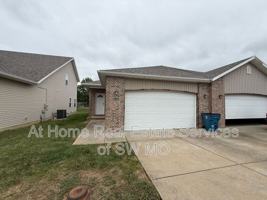 featured image of 662 S Rilynn Ave