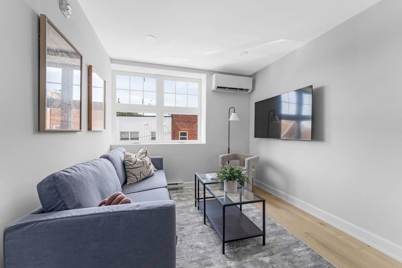 658 Somerset St W · 307