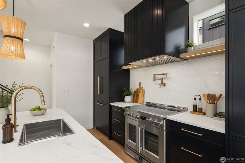 3638 Greenwood Ave N #B - Photo 3 of 19