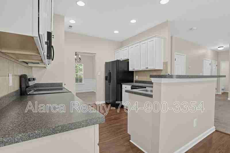 9926 Barrands Ln - Photo 4 of 20