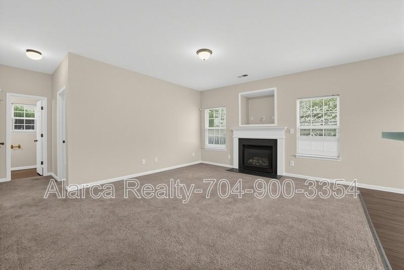 9926 Barrands Ln - Photo 5 of 20