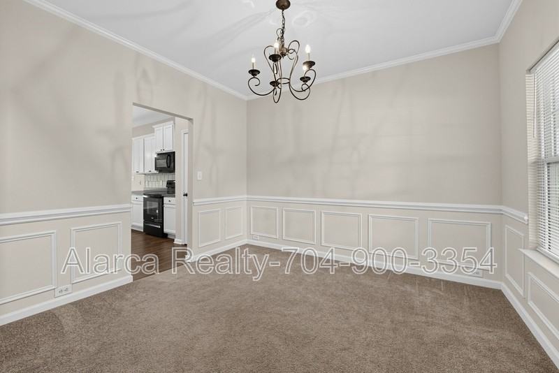 9926 Barrands Ln - Photo 7 of 20