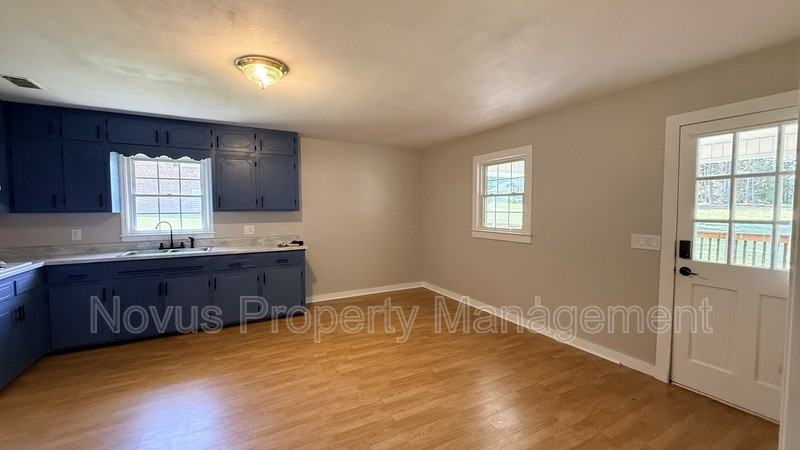 611 Mitchell Ave - Photo 7 of 17