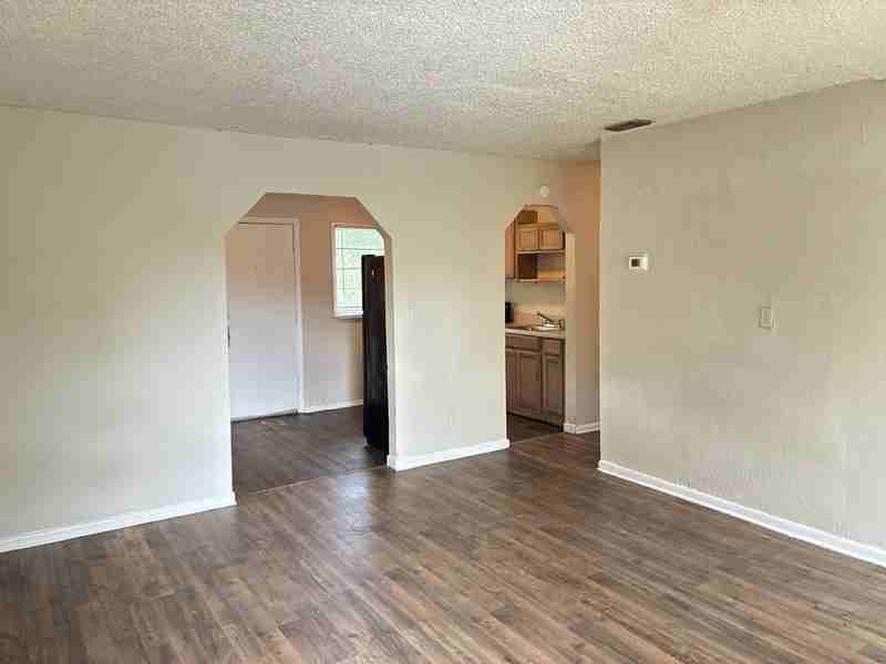 4520 Bessie Cir W - Photo 2 of 16