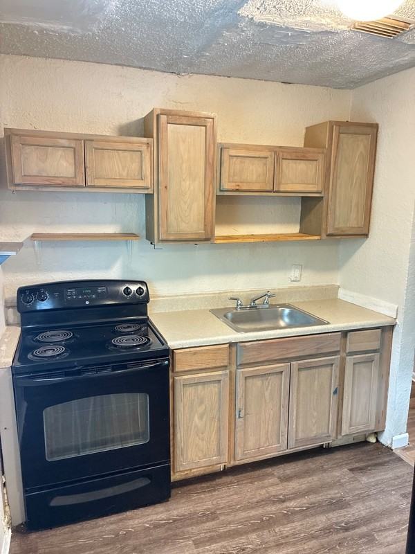 4520 Bessie Cir W - Photo 3 of 16
