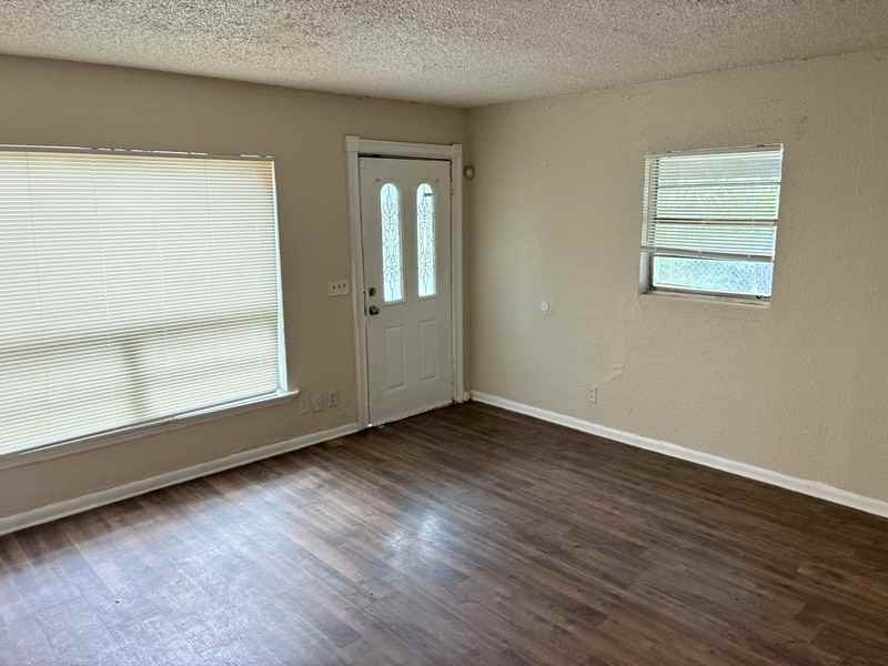 4520 Bessie Cir W - Photo 5 of 16