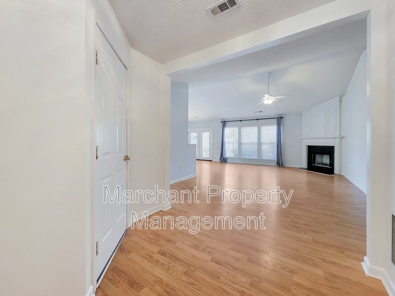 11 Brunner Ct - Photo 5 of 34