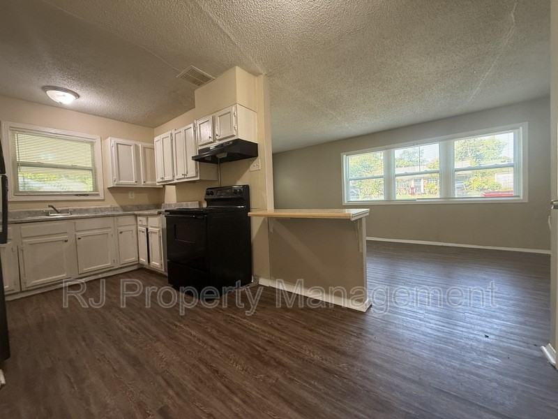 4212 Falcon Dr - Photo 2 of 14
