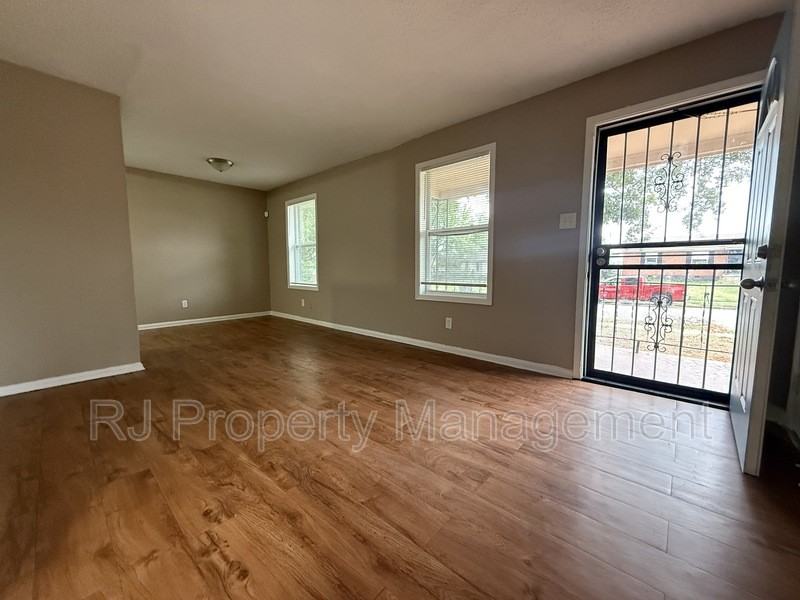 2166 Cassie Ave - Photo 2 of 10