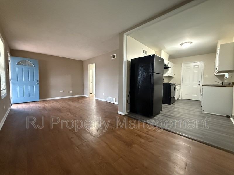 2166 Cassie Ave - Photo 3 of 10
