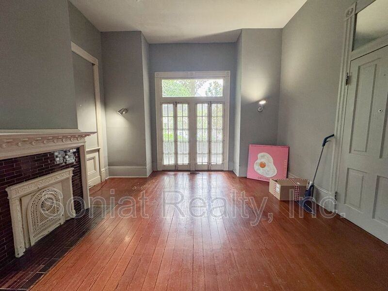 3707 Camp St - Photo 2 of 10