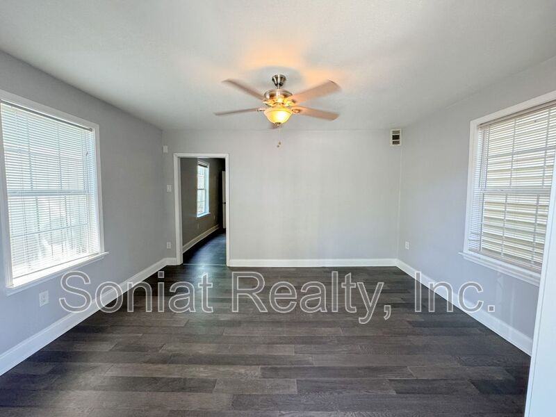 3216 Banks St - Photo 2 of 12