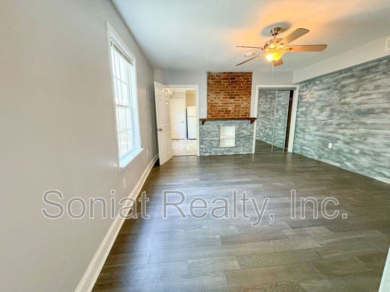 3216 Banks St - Photo 3 of 12