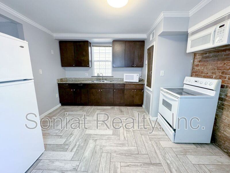 3216 Banks St - Photo 6 of 12