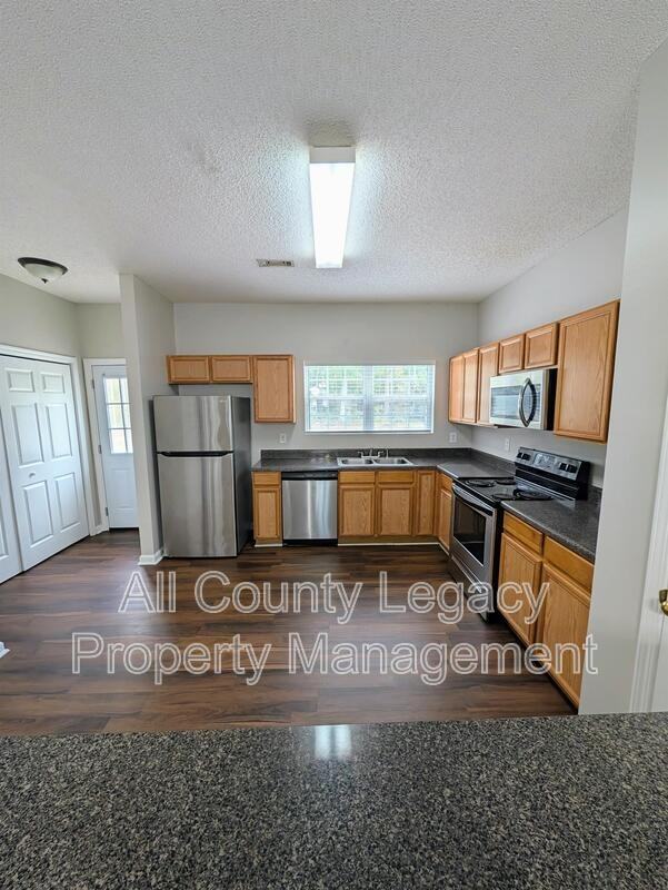 3230 Oakley Pl - Photo 3 of 10