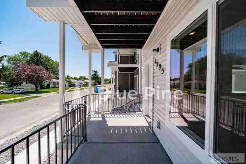 1295 Bear Ave - Photo 2 of 19