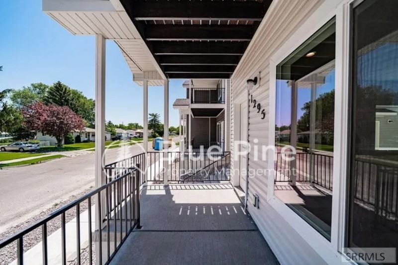 1297 Bear Ave - Photo 2 of 19