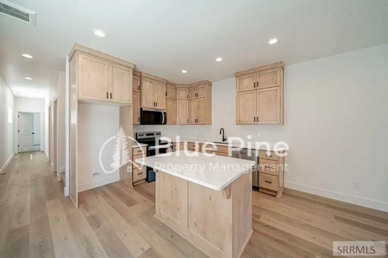 1297 Bear Ave - Photo 5 of 19