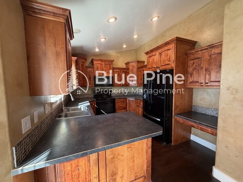 3930 E Vision Dr - Photo 3 of 19