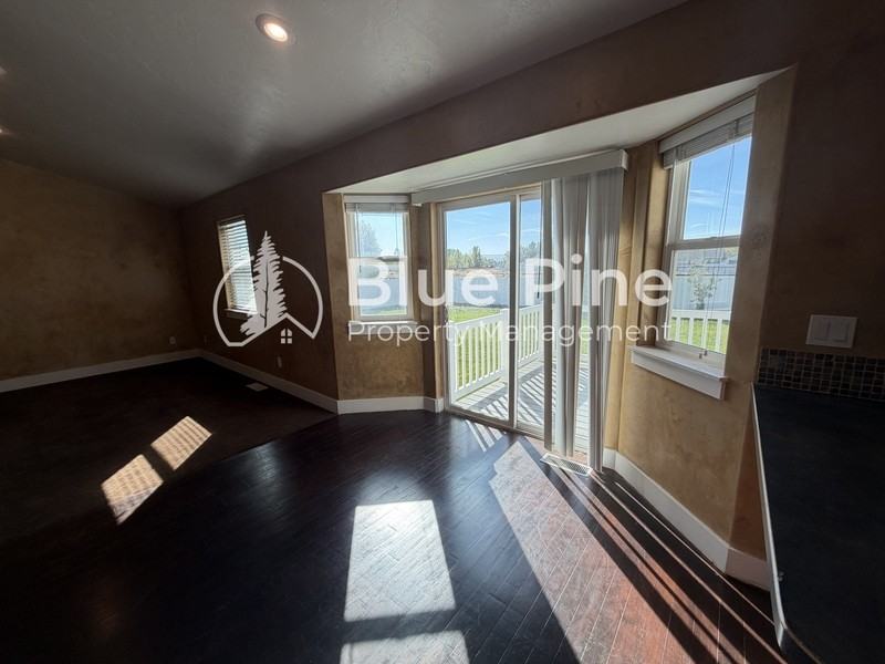 3930 E Vision Dr - Photo 4 of 19