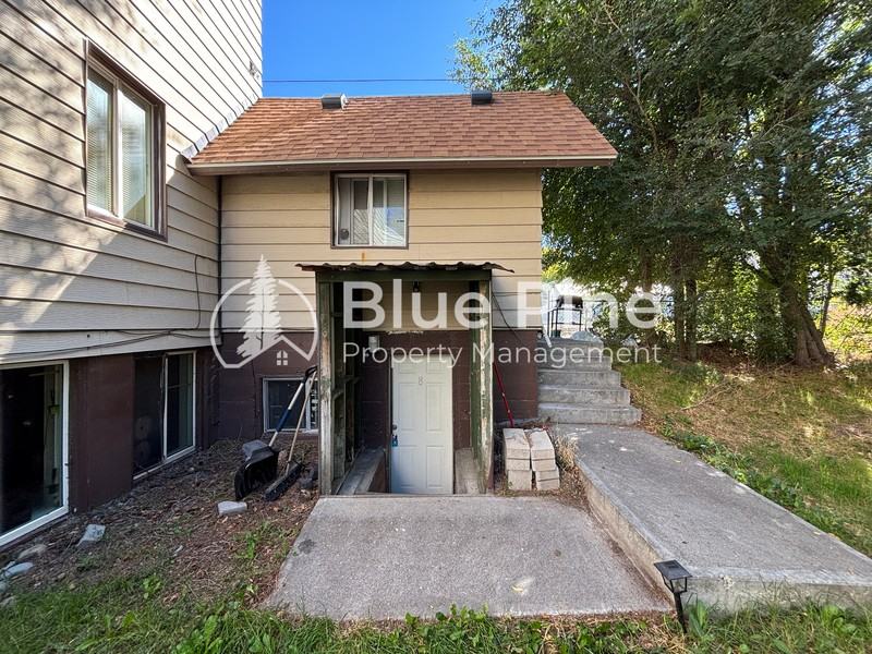 440 Walnut St #8 - Photo 2 of 7