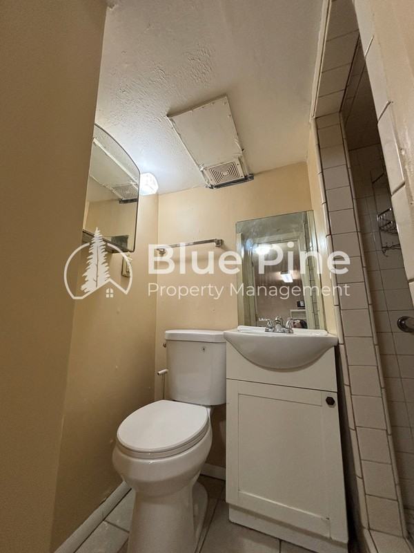 440 Walnut St #8 - Photo 5 of 7