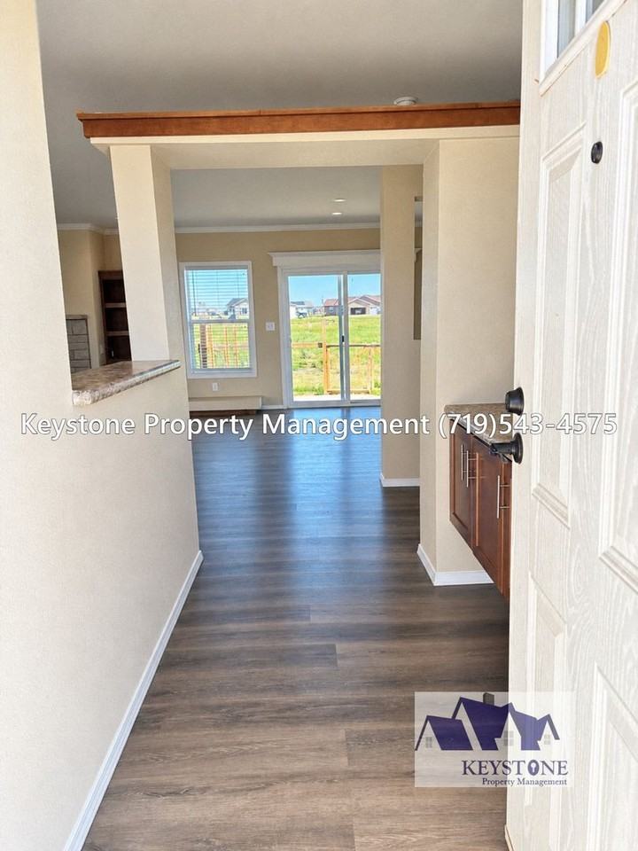 1051 E Platteville Blvd - Photo 2 of 33